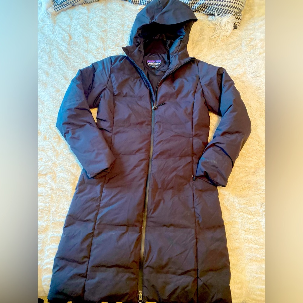 Black Patagonia women’s down parka